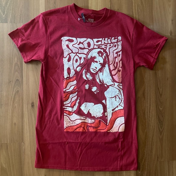๐ NWT Red Hot Chili Peppers Red Woman T-shirt size medium Hot Topic ๐ธ - Picture 2 of 7